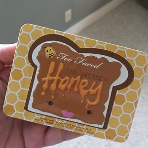 Too Faced Peanut Butter and Honey Palette